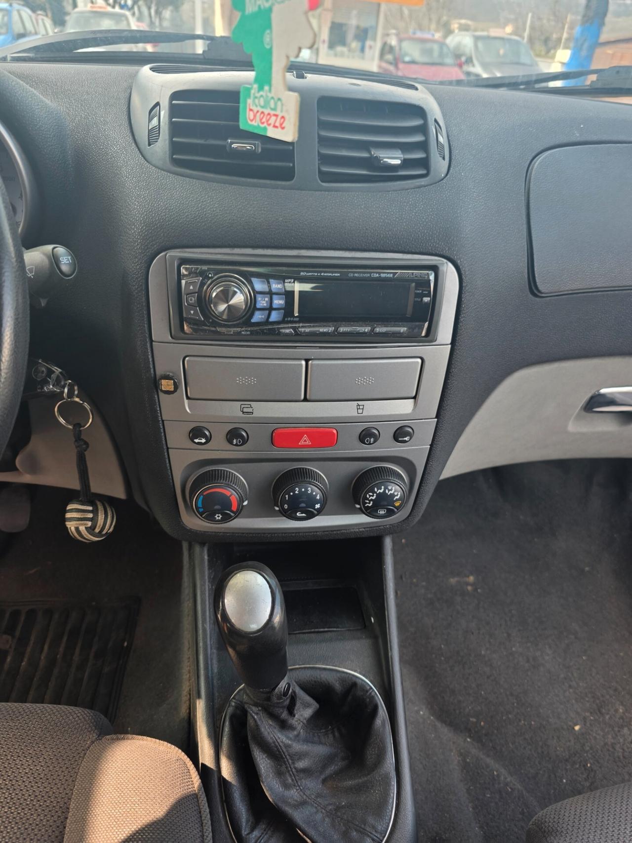 Alfa Romeo 147 1.6i 16V Twin Spark cat 3p. Con 251.000