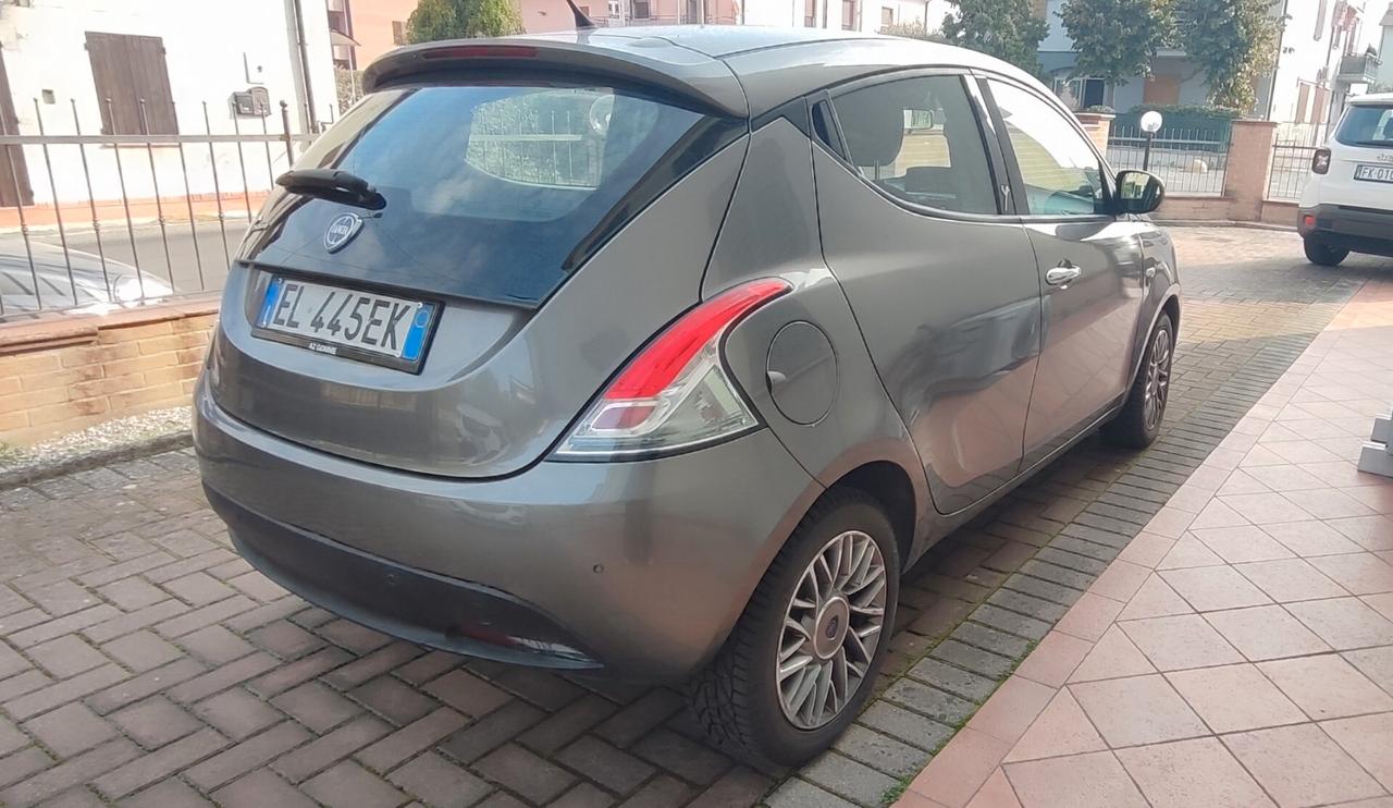 Lancia Ypsilon 0.9 TwinAir 85 CV 5 porte S&S DFN Gold