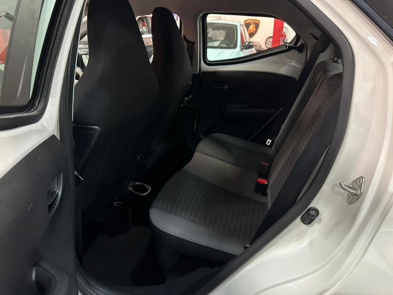 Toyota Aygo 1.0 VVT-i 69 CV 5 porte x-cool TSS