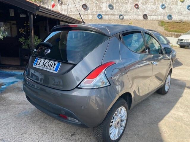 Lancia Ypsilon 0.9 TwinAir 85 CV 5 porte Metano Ecochic Gold
