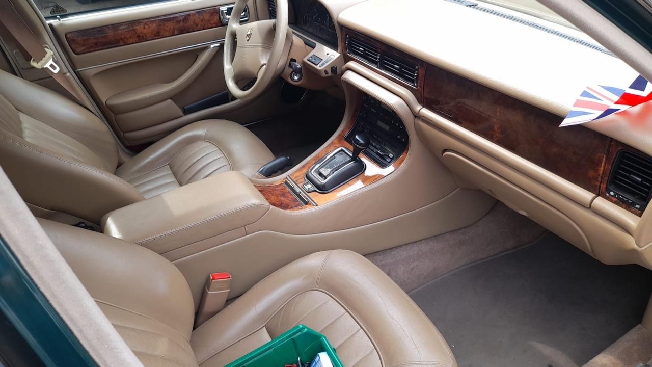 Jaguar XJ Sovereign 4.0 cat