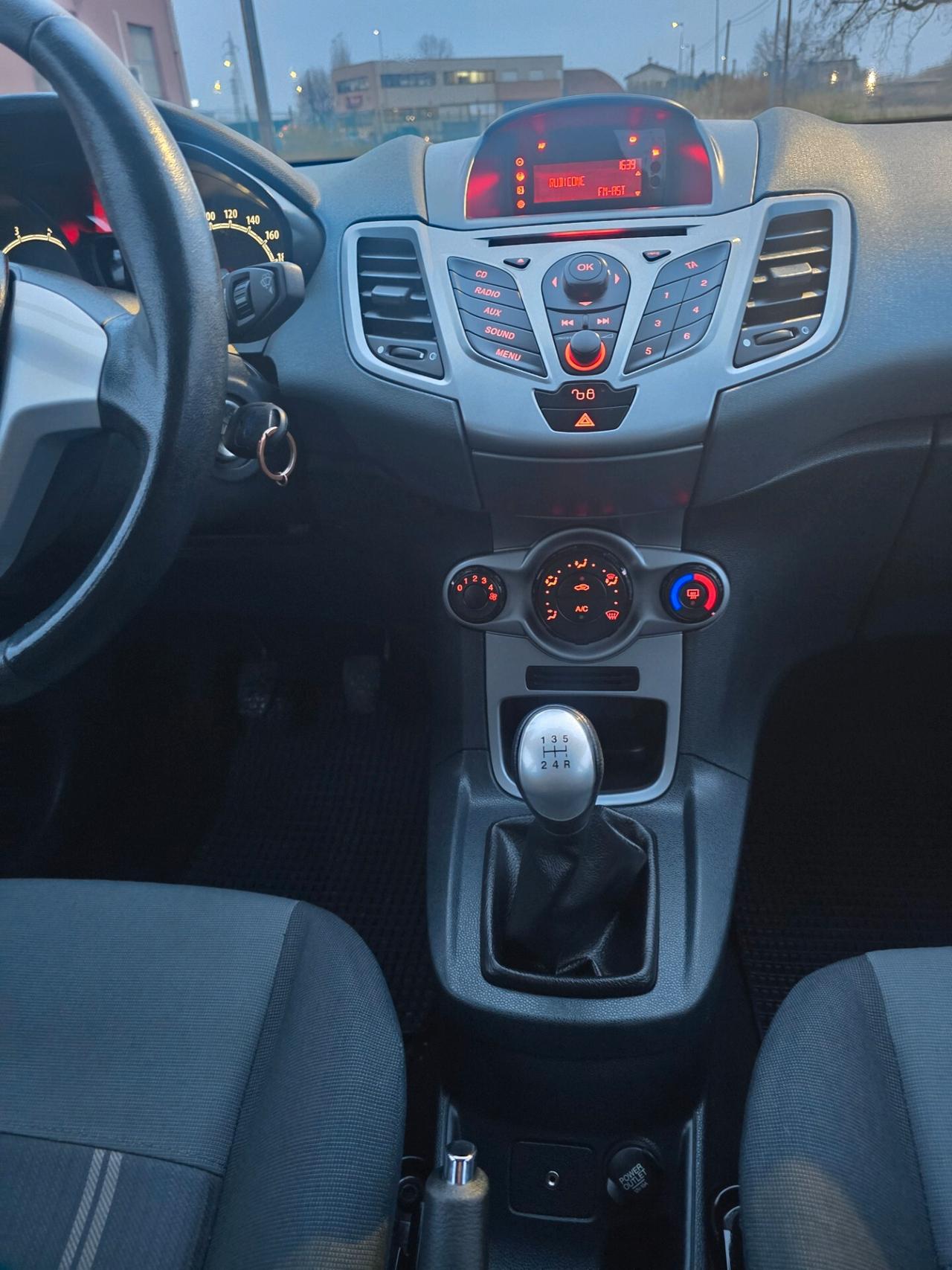 Ford Fiesta 1.2 Benzina con GARANZIA-NEOPATENTATI