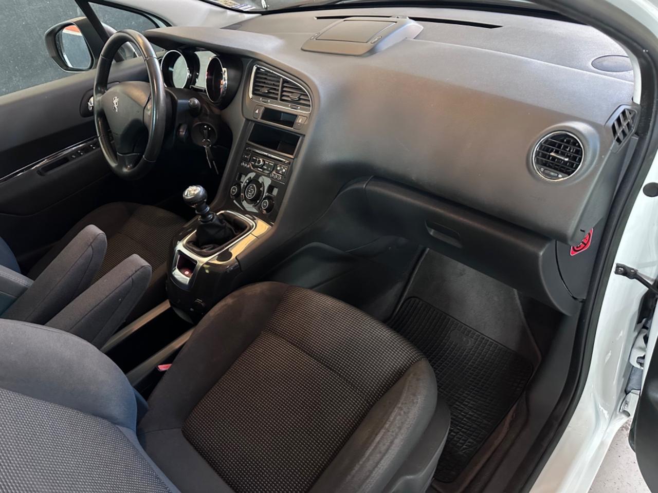 Peugeot 5008 1.6 HDi 115CV Active