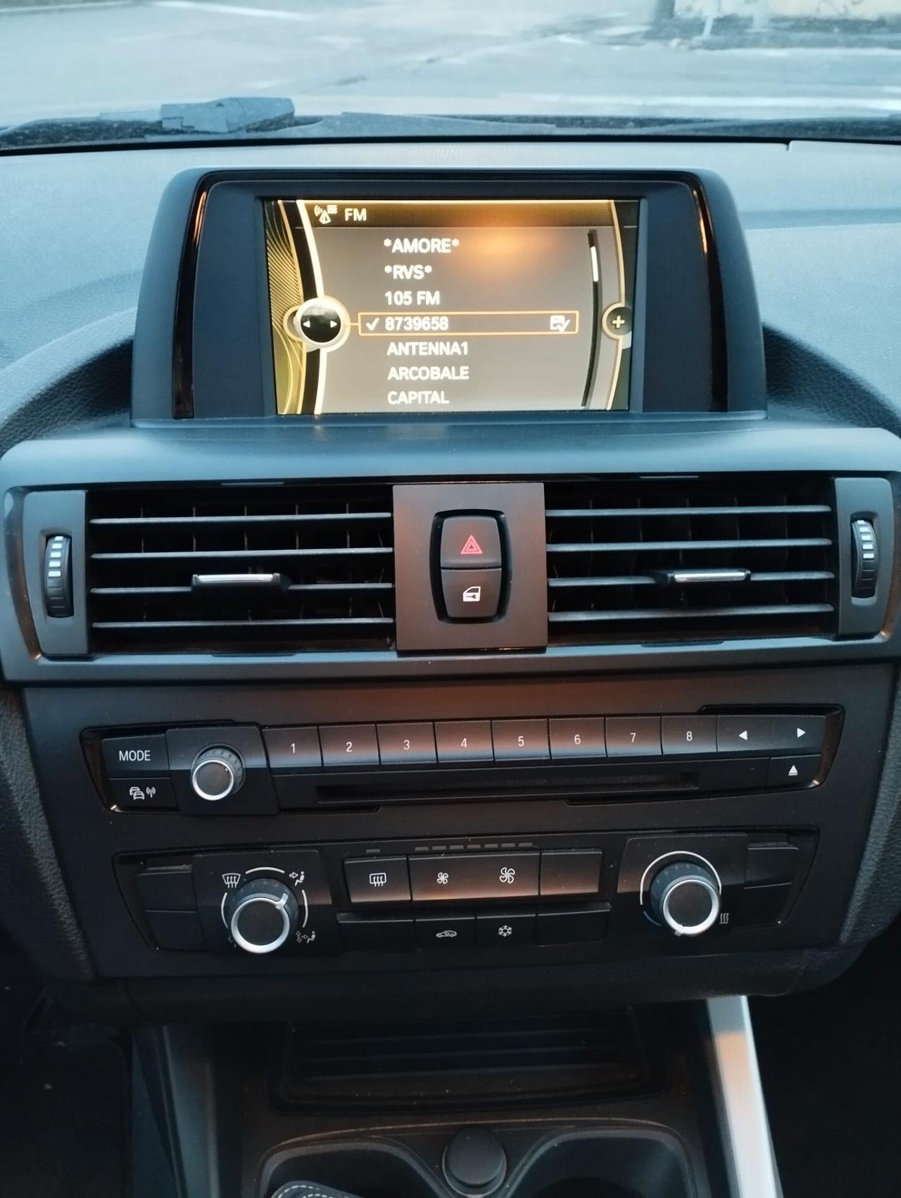 Bmw 116 116d 5p. Urban