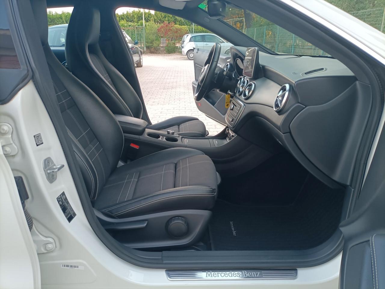 Mercedes-benz CLA 220d Automatic Premium Dark Night