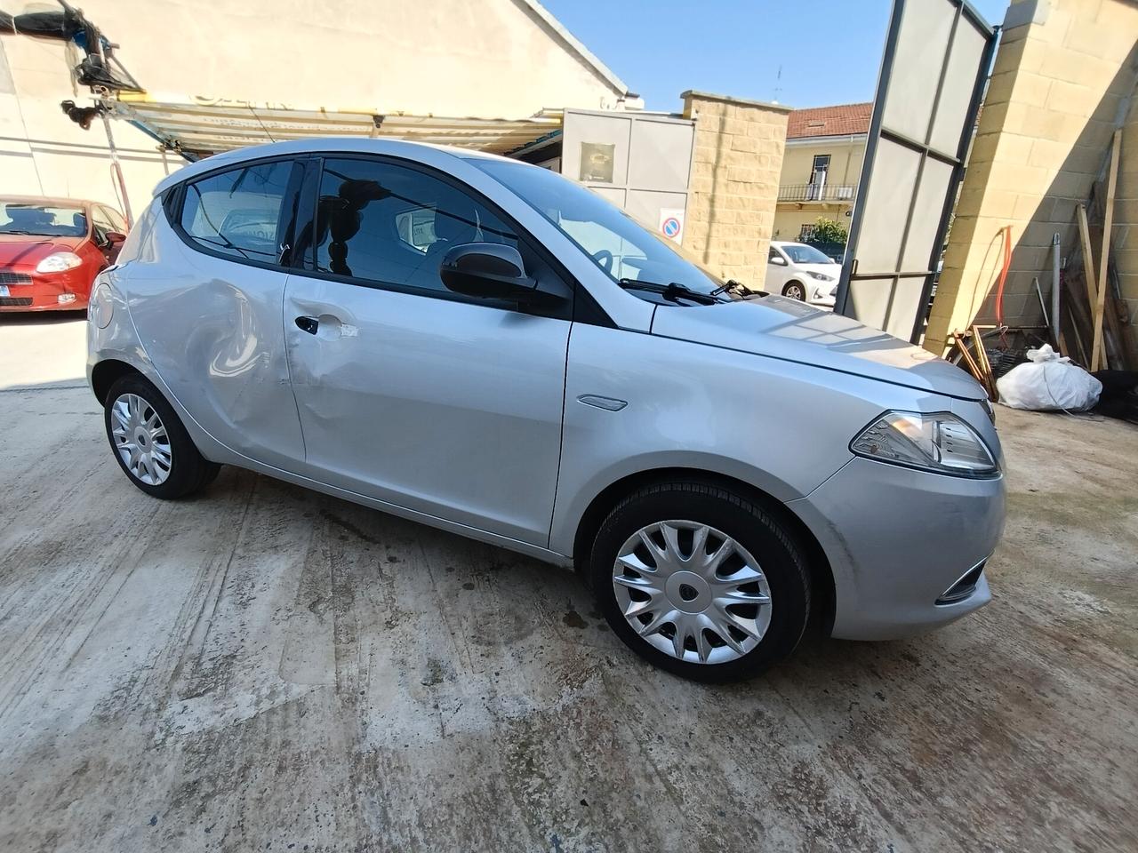 Lancia Ypsilon 1.2 69 CV 5 porte S&S Silver