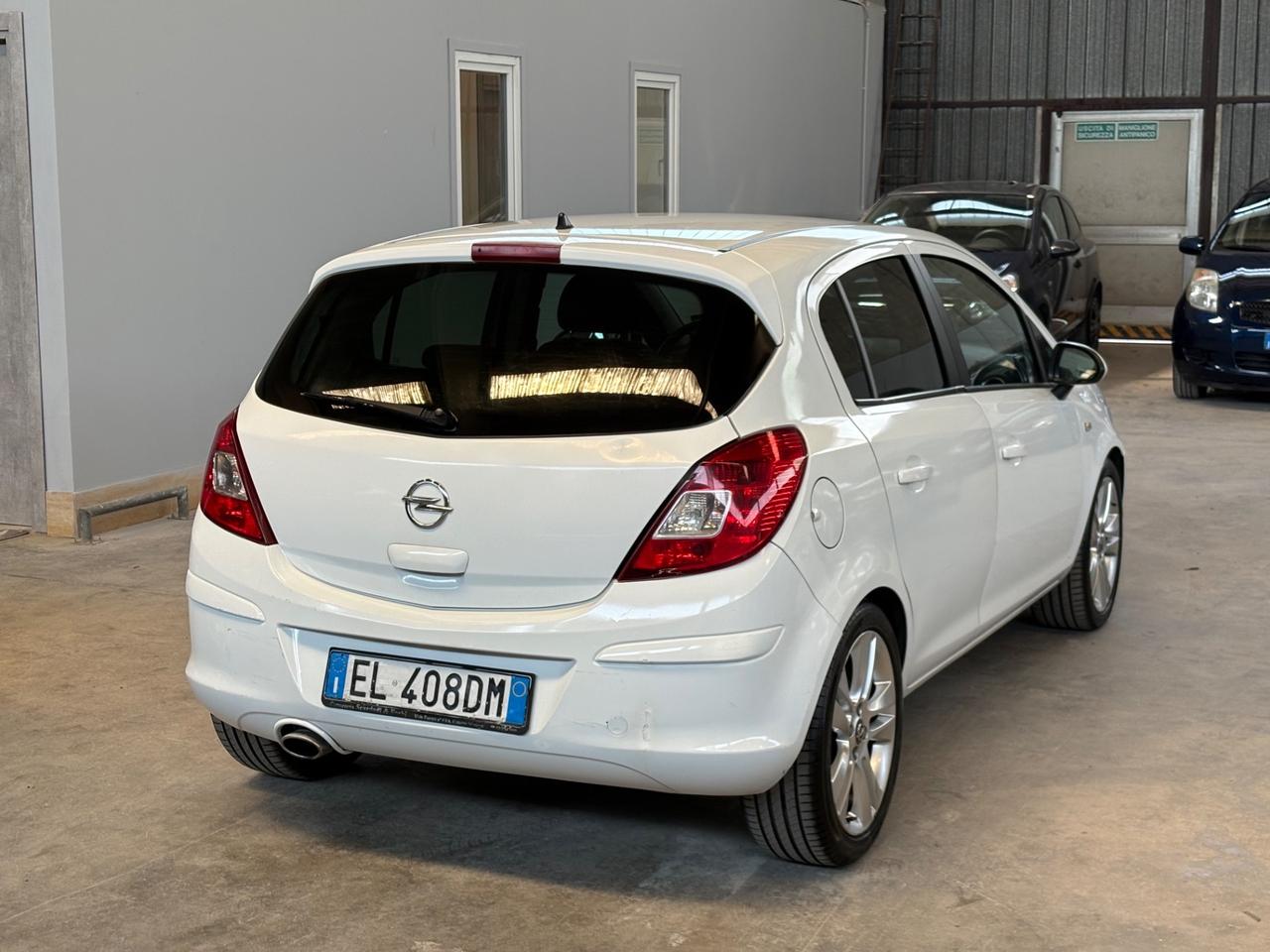 Opel Corsa 1.4 16V 5 porte Sport