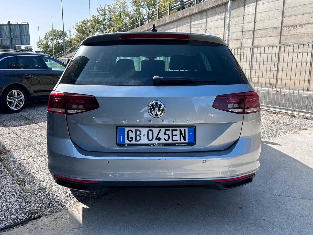 Volkswagen Passat Variant 1.6 TDI SCR DSG Business BMT