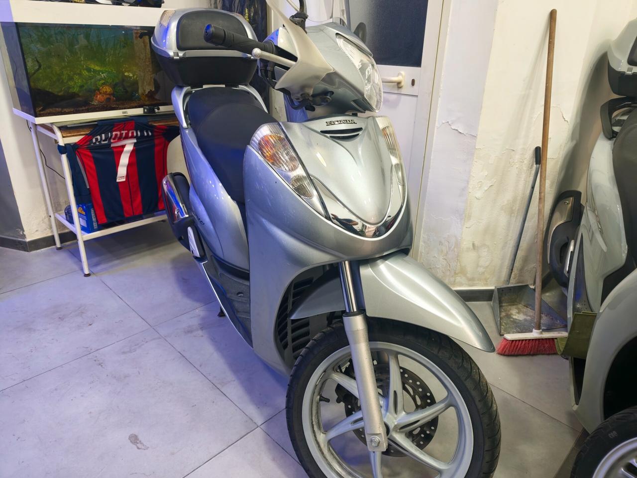 Honda SH 300