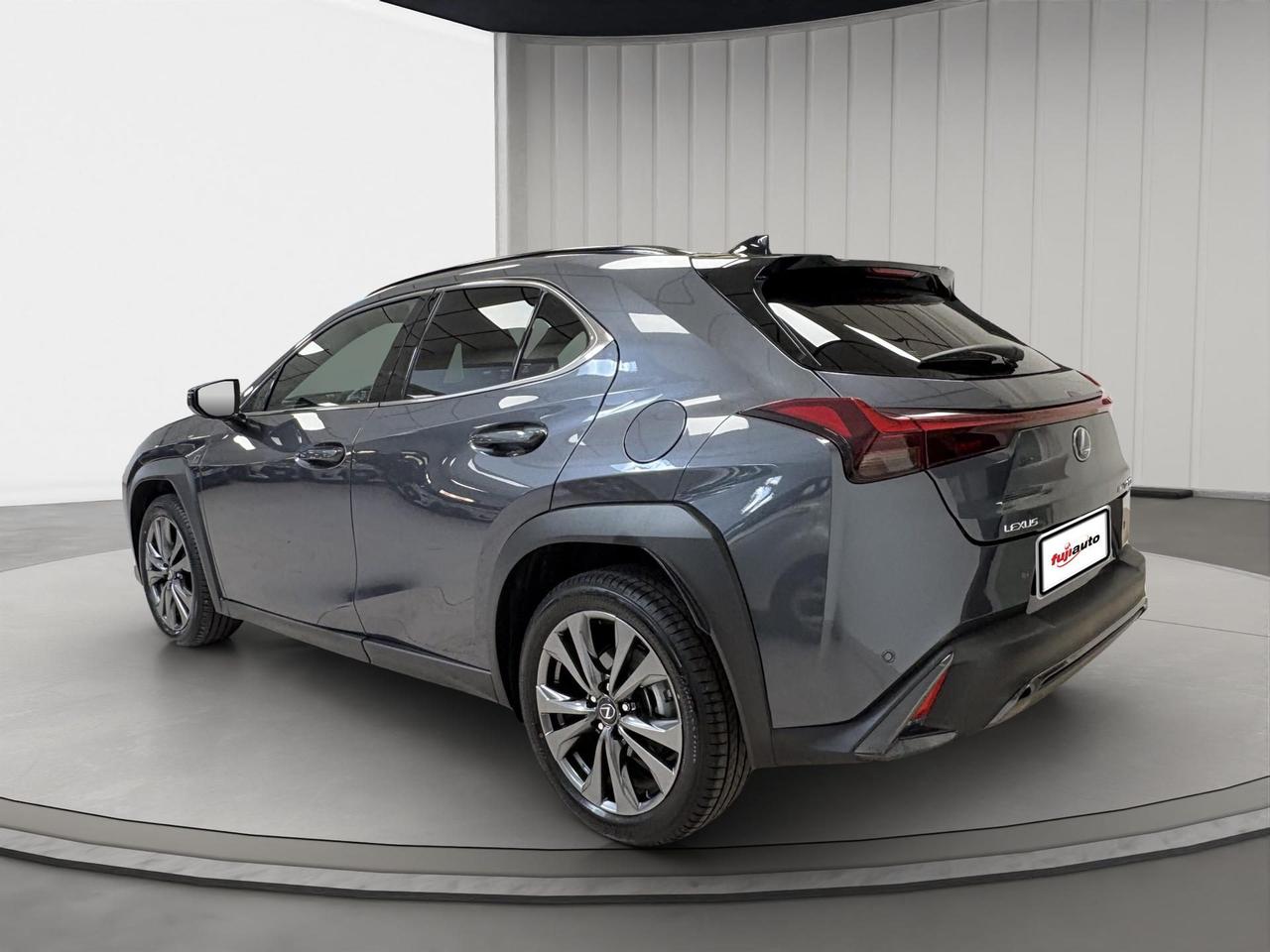 Lexus UX 300h 2.0 F-Design 4wd cvt