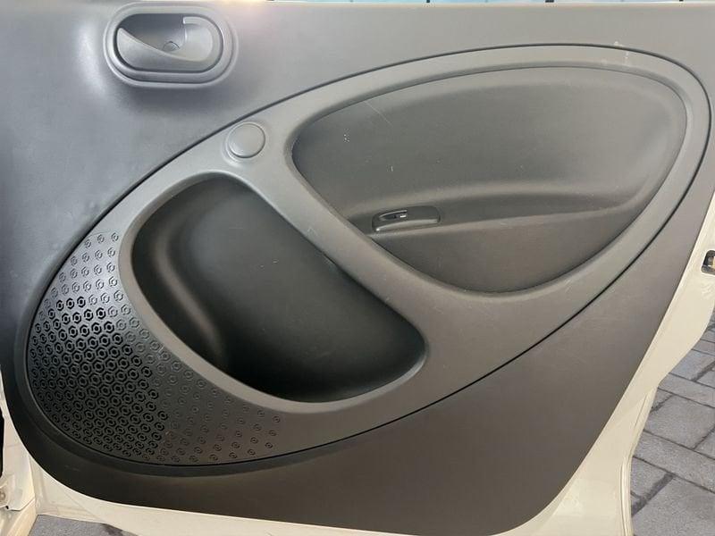 smart forfour forfour 70 1.0 twinamic Youngster