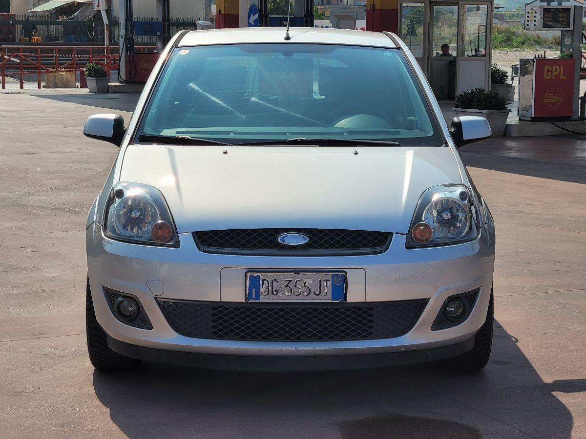 FORD - Fiesta - 1.2i 16V 5 porte Ghia