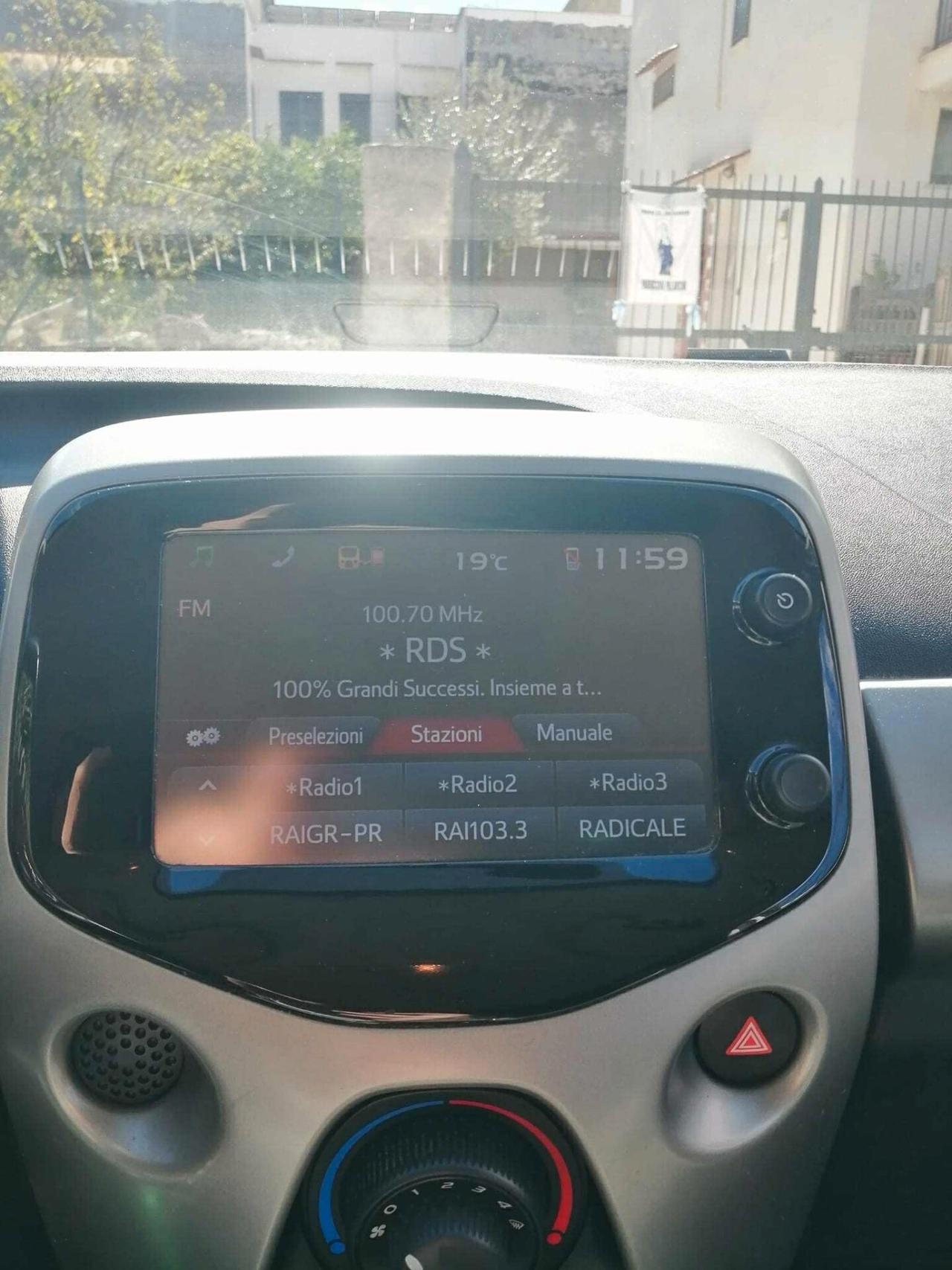 Toyota Aygo 1.0 69 CV NAVI 2017 Full