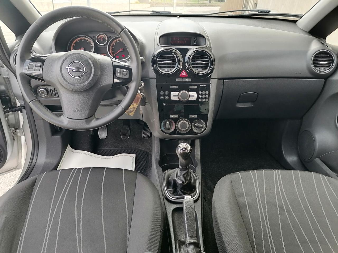 Opel Corsa 1.2 benzina 5 porte COSMO 2011