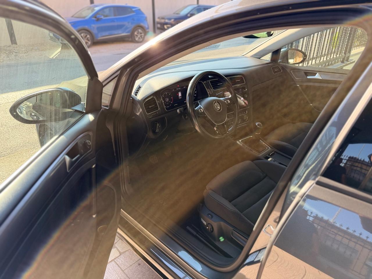 Volkswagen Golf 2.0 TDI 5p. R Line