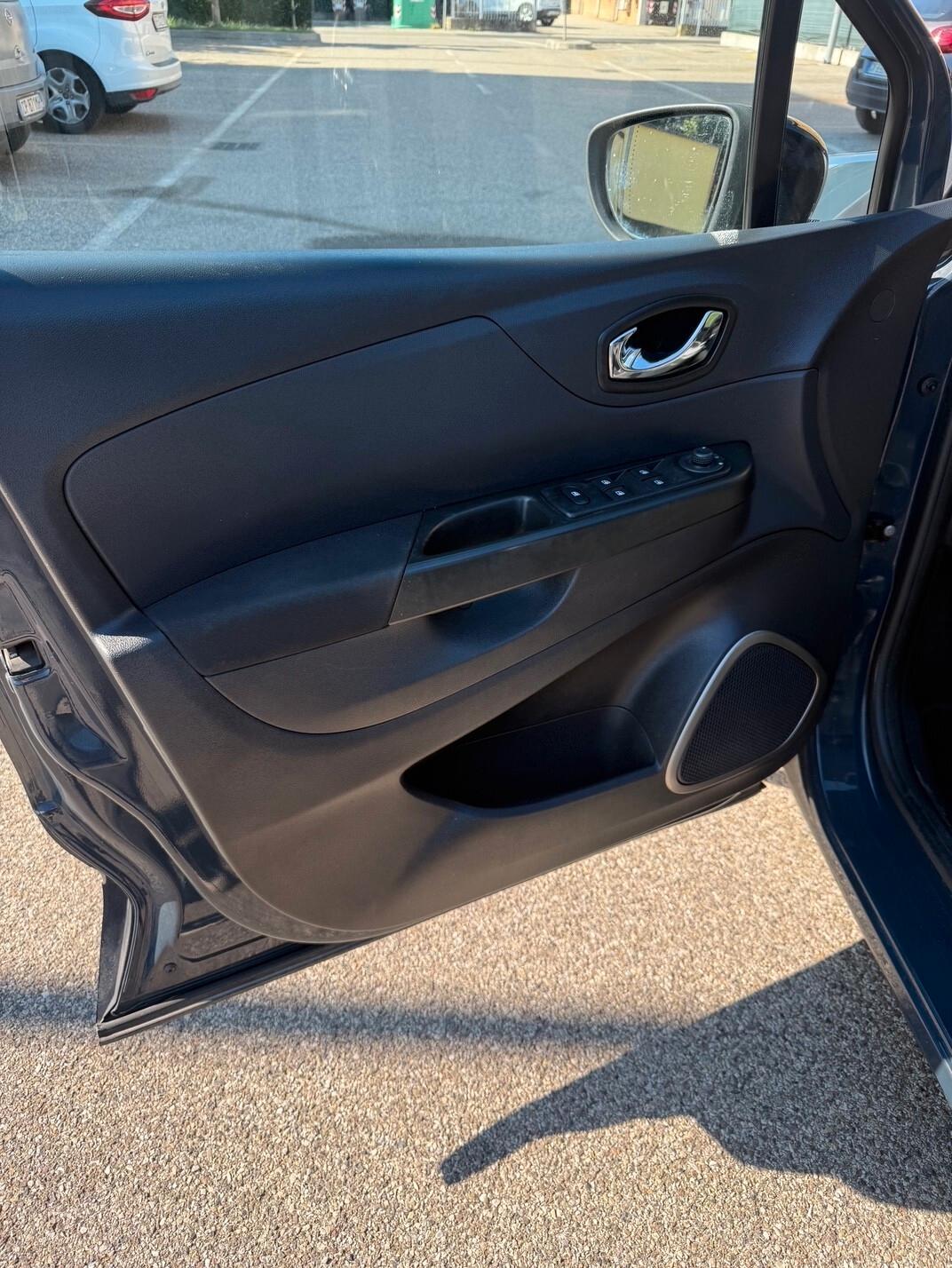 Renault Captur 1.5 dci - AUT. - NEOP. - NAV. - 12 MESI DI GAR. -