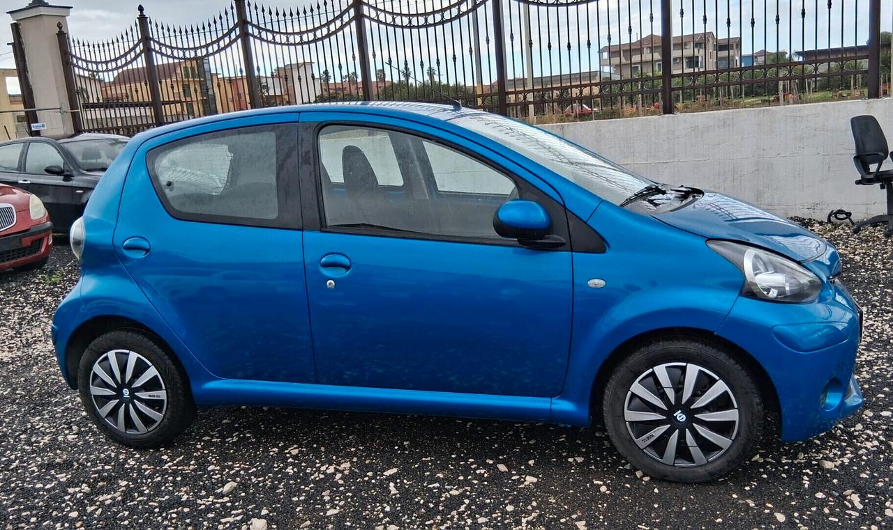 Toyota Aygo 1.0 12V VVT-i 5 porte Cool Soda Connect