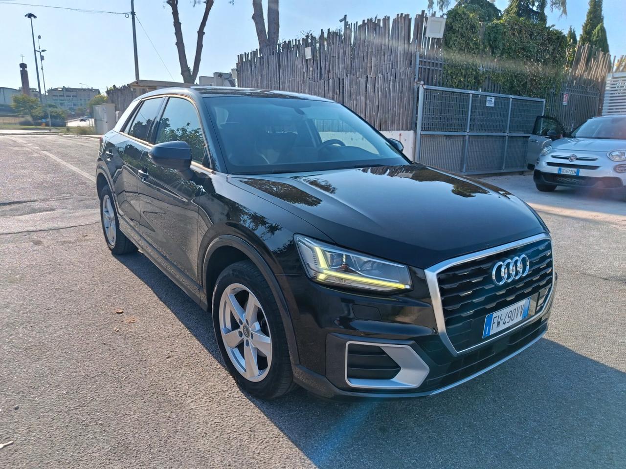 Audi Q2 30 TDI Business Design