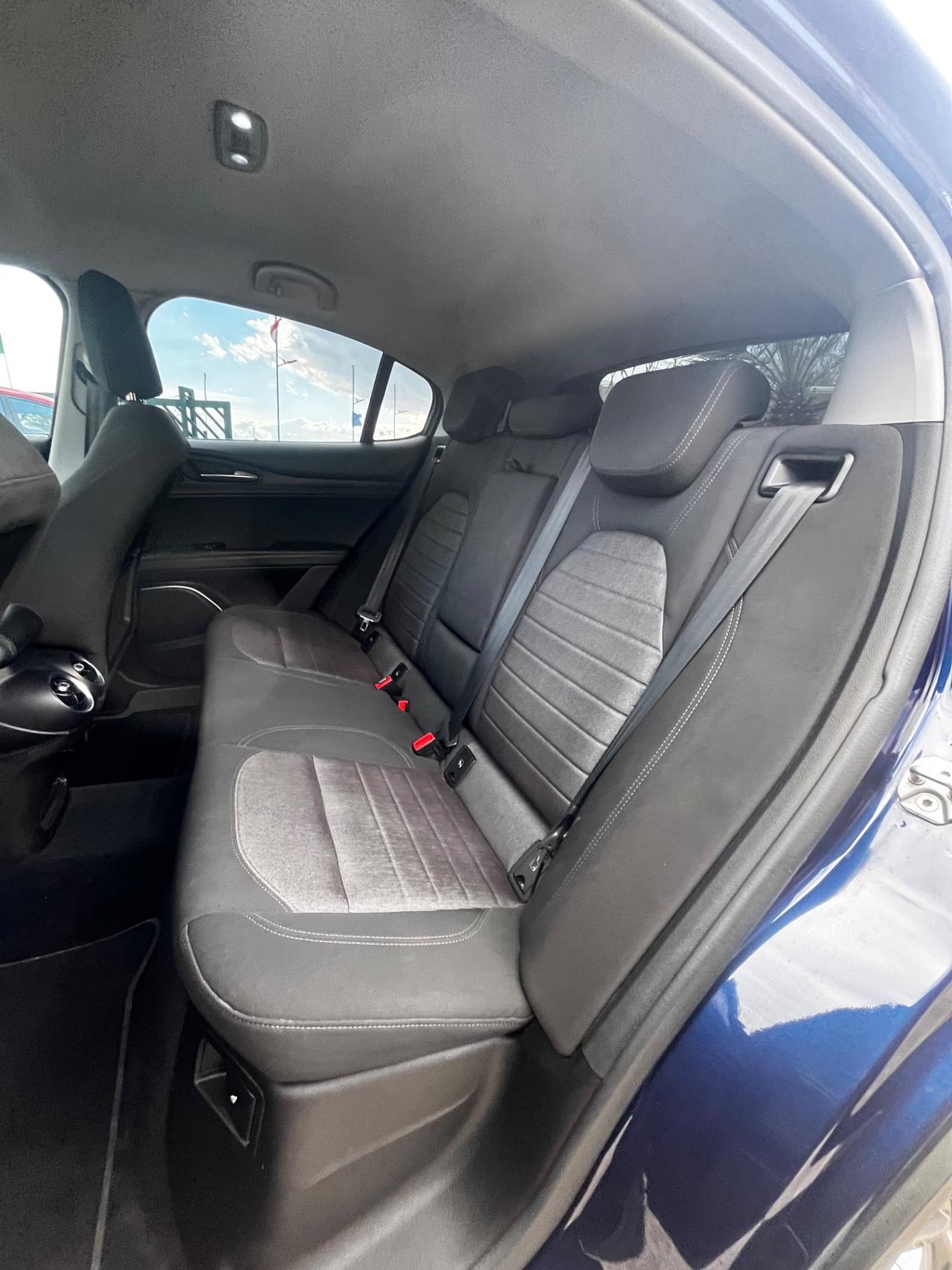 Alfa Romeo Stelvio 2.2 Turbodiesel 180 CV AT8 RWD