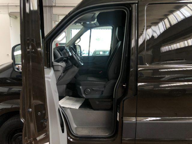 VOLKSWAGEN Crafter 30 2.0 TDI 140CV PST-TA Furgone Logistic