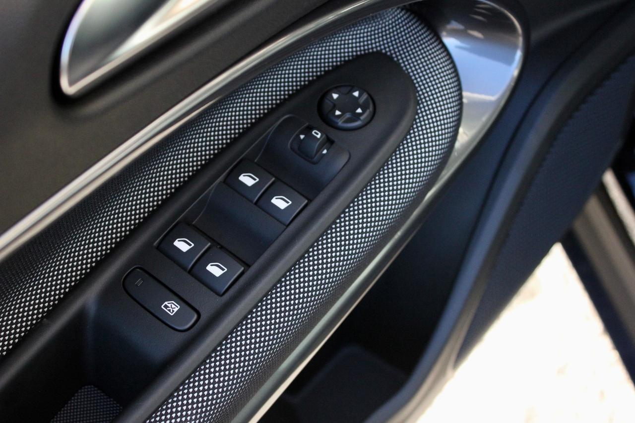 Fiat 600 1.2 HYBRID ICON 145CV PADDLE AL VOLANTE APPLE CAR PLAY