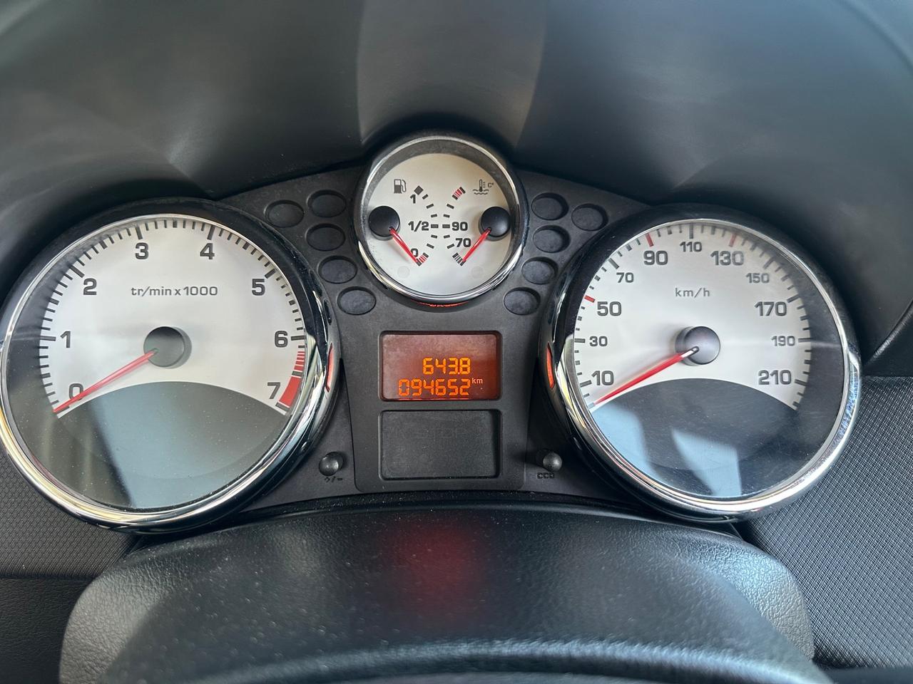 Peugeot 207 1.6 VTi 120CV CC Féline