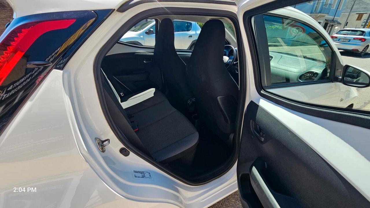 Toyota Aygo Connect 1.0 72 CV 5 porte x-play