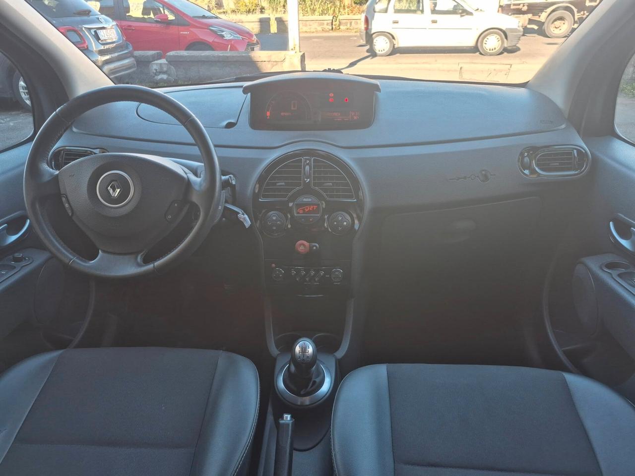 Renault Modus Grand 1.2 16V P-E-R-F-E-T-T-A---