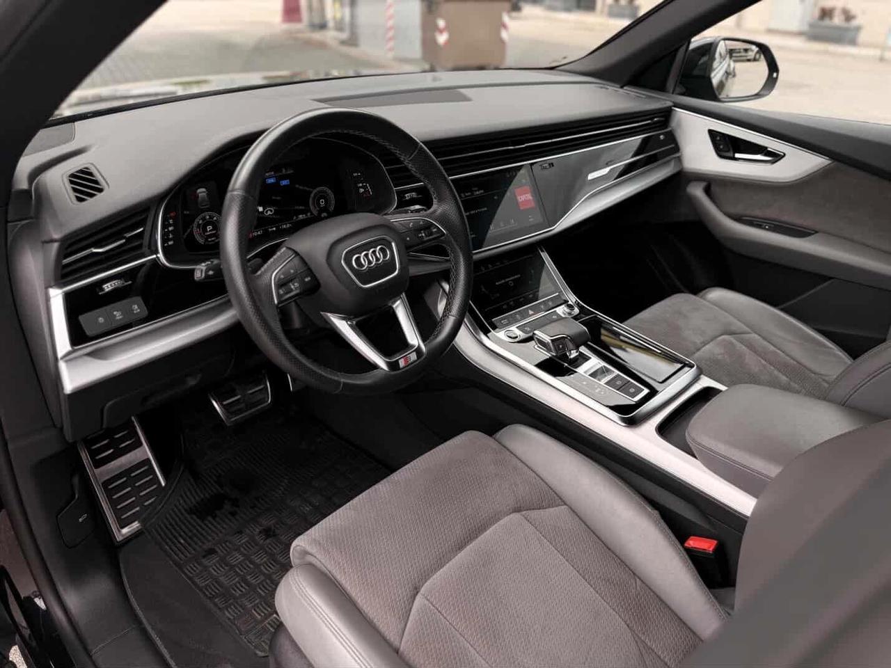 Audi Q8 50 TDI IDENTITY BLACK/23" RSQ8/PELLE/S-LINE
