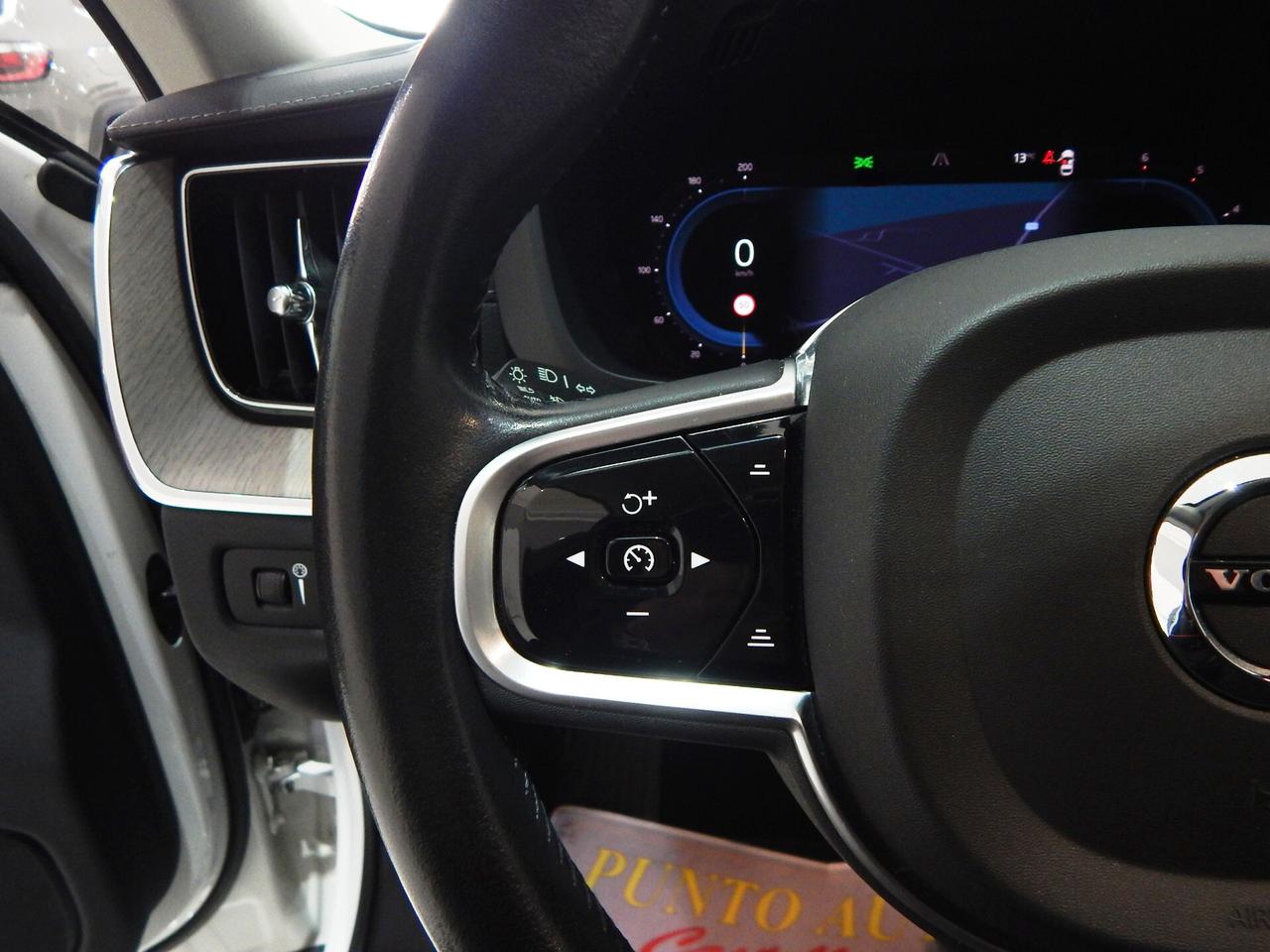 Volvo XC60 2.0 b4 Plus Bright Pro Aut. TETTO-NAVI-PELLE-PARK