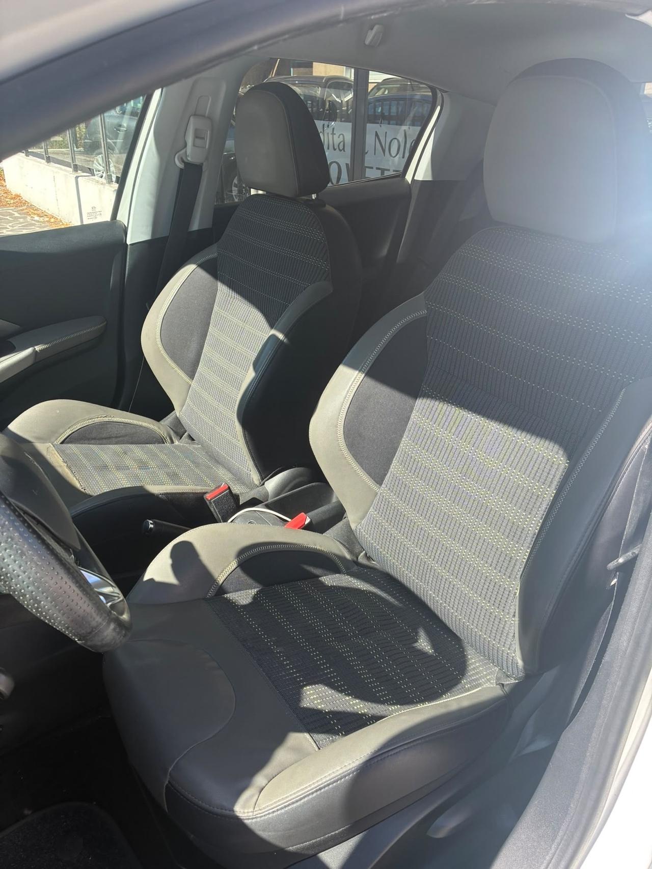 Peugeot 208 PureTech 82 5 porte Allure