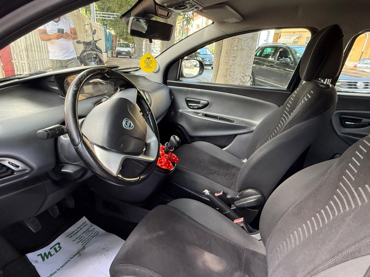Lancia Ypsilon 1.2 69 CV 5 porte S&S Silver