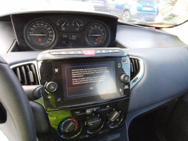 LANCIA Ypsilon 1.0 firefly hybrid Platino s&s 70cv