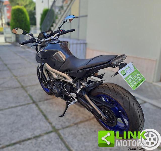 YAMAHA MT-09 .
