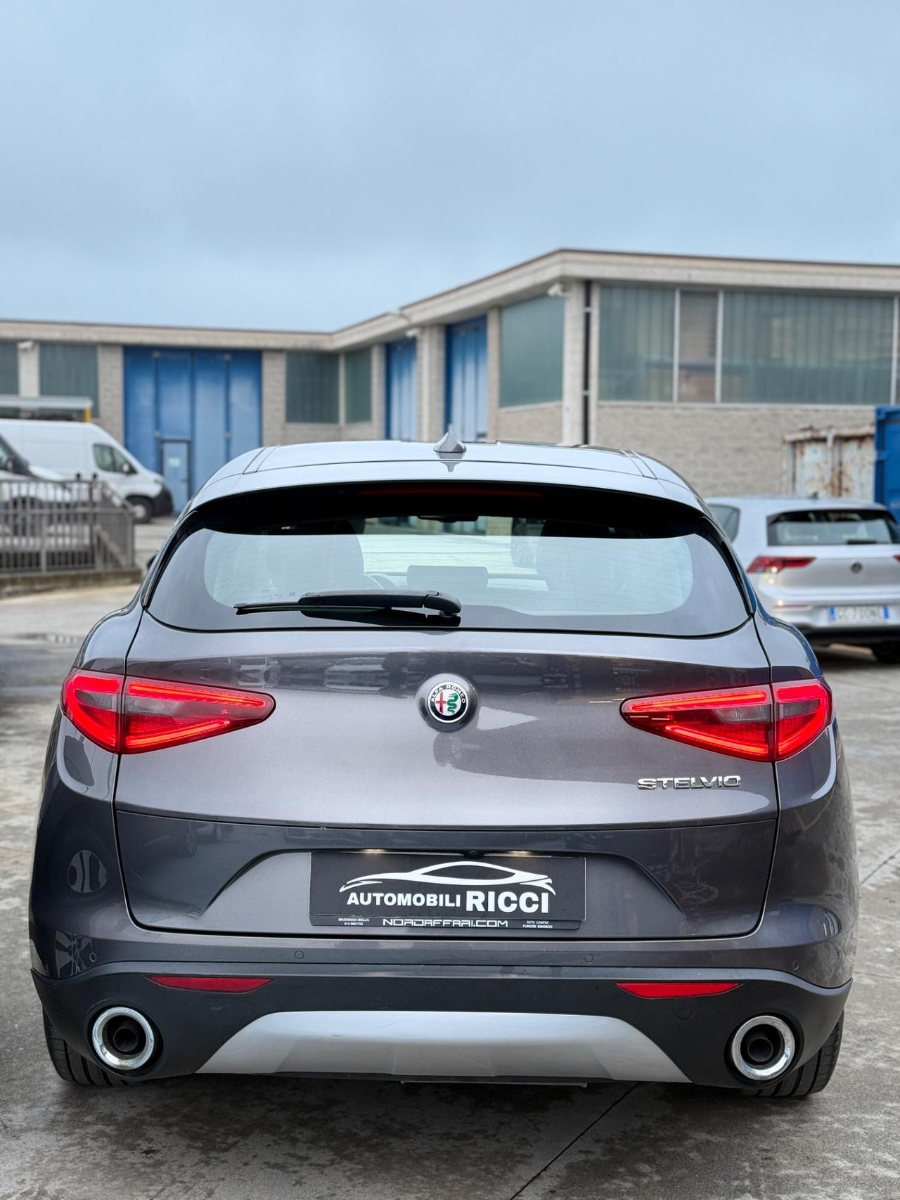 Alfa Romeo Stelvio 2.2 Turbodiesel 180 CV AT8 RWD Executive