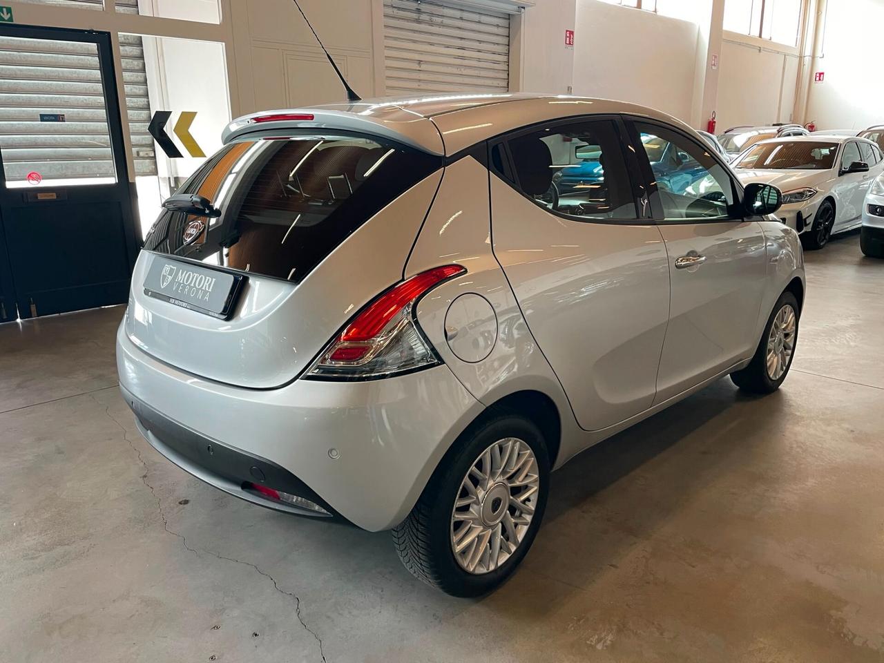 Lancia Ypsilon 0.9 TwinAir 85 CV 5 porte S&S Gold