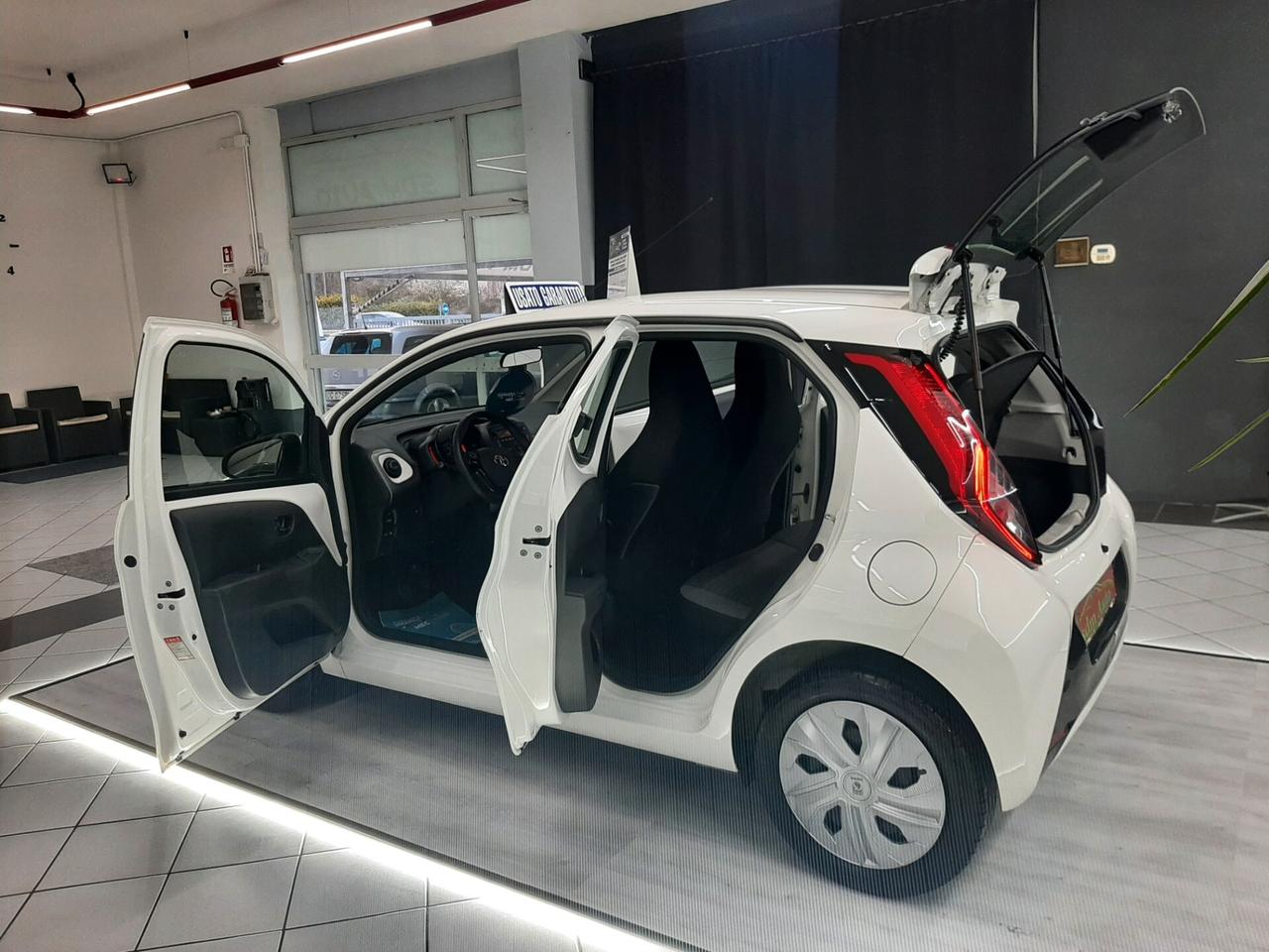 Toyota Aygo 1.0 VVT-i 69 CV 5 porte x-business