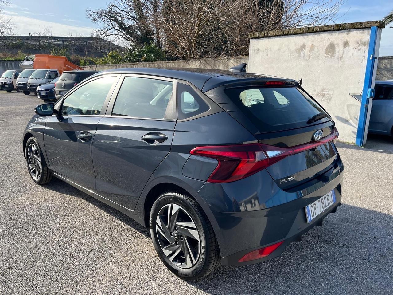 Hyundai i20-1.2 benz-full-2023