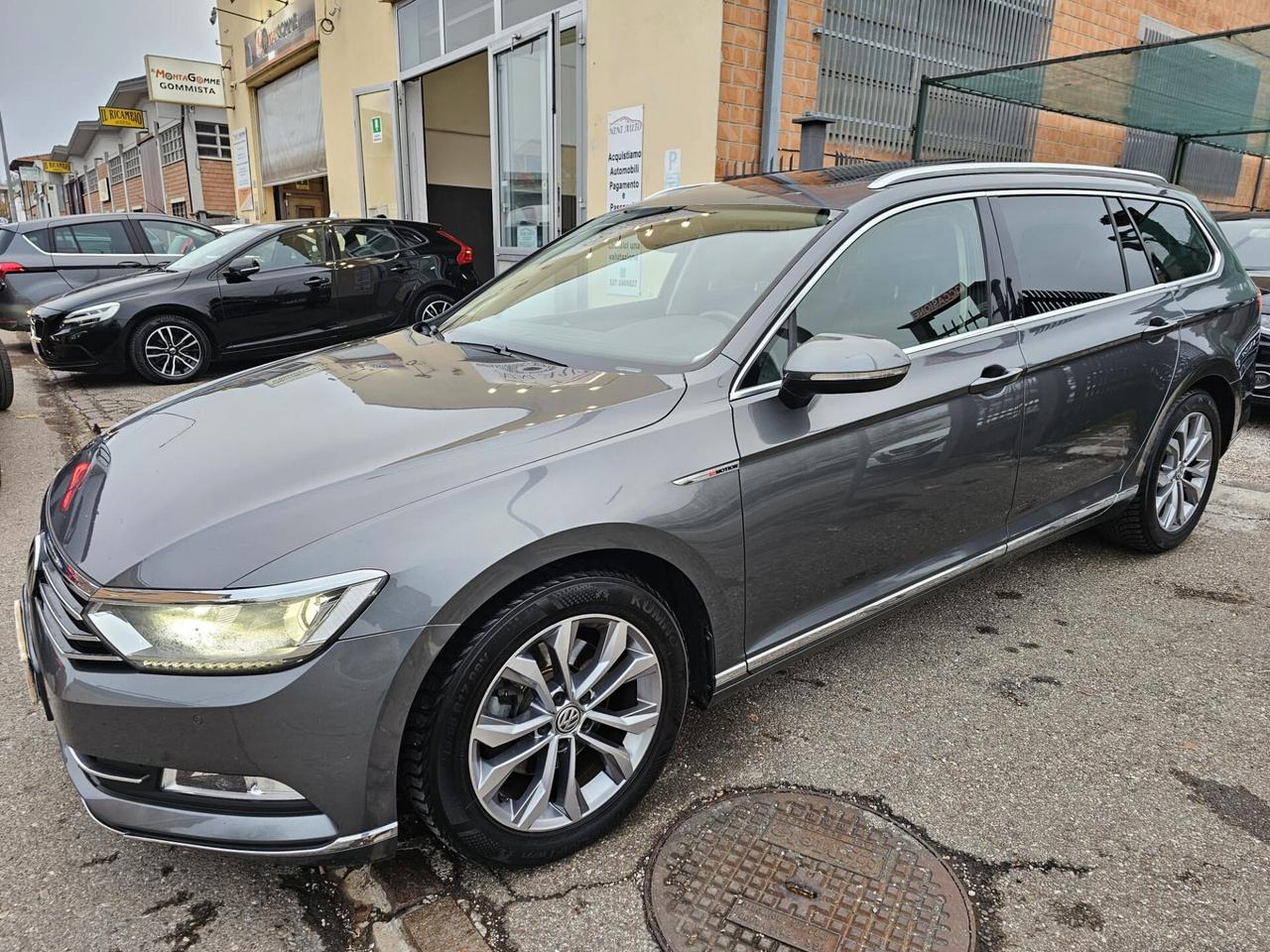 Volkswagen Passat Variant 2.0 TDI 190cv 4Motion*DSG*Navi*Tetto*Bi-Xeno*Cockpit*Euro6*
