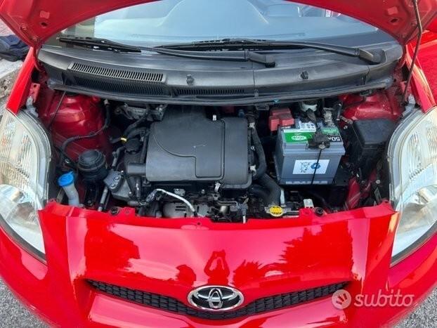 Toyota Yaris 1.0 5 ideale per neo patentati