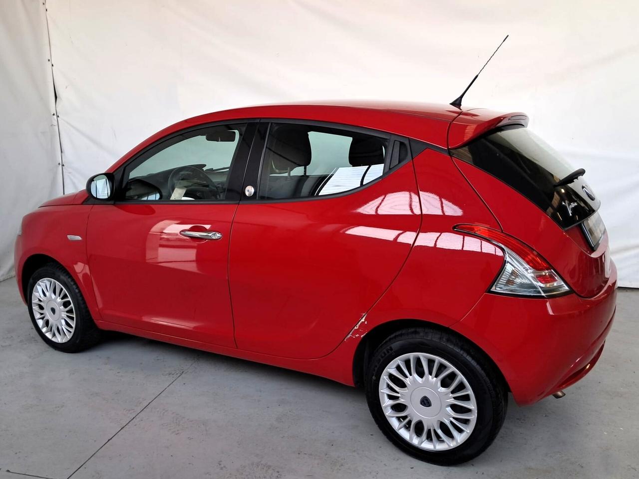 Lancia Ypsilon 1.2 69 CV 5 porte GPL Ecochic Silver
