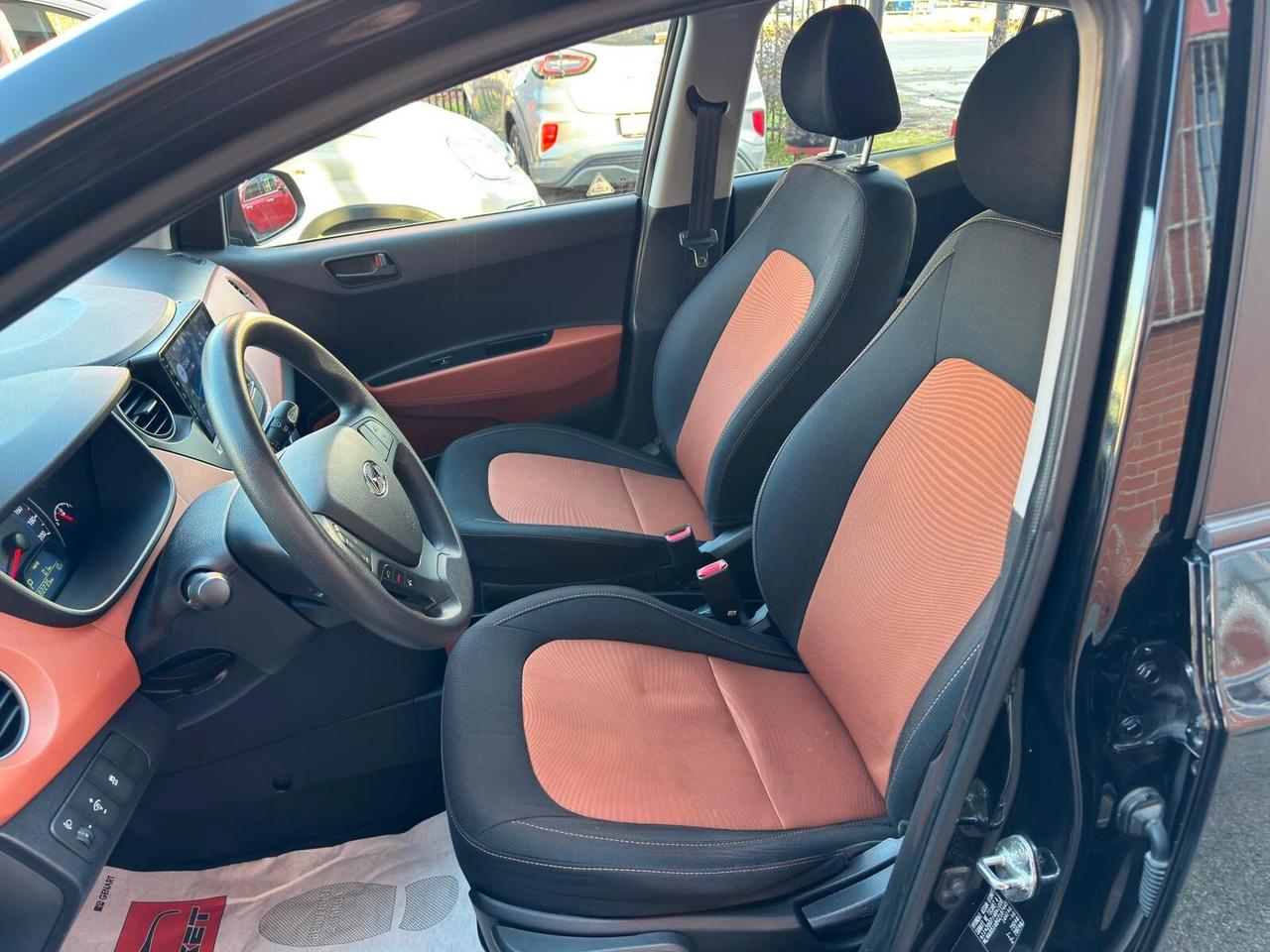 Hyundai i10 1.0 67cv AUTOMATICO Sound Edition