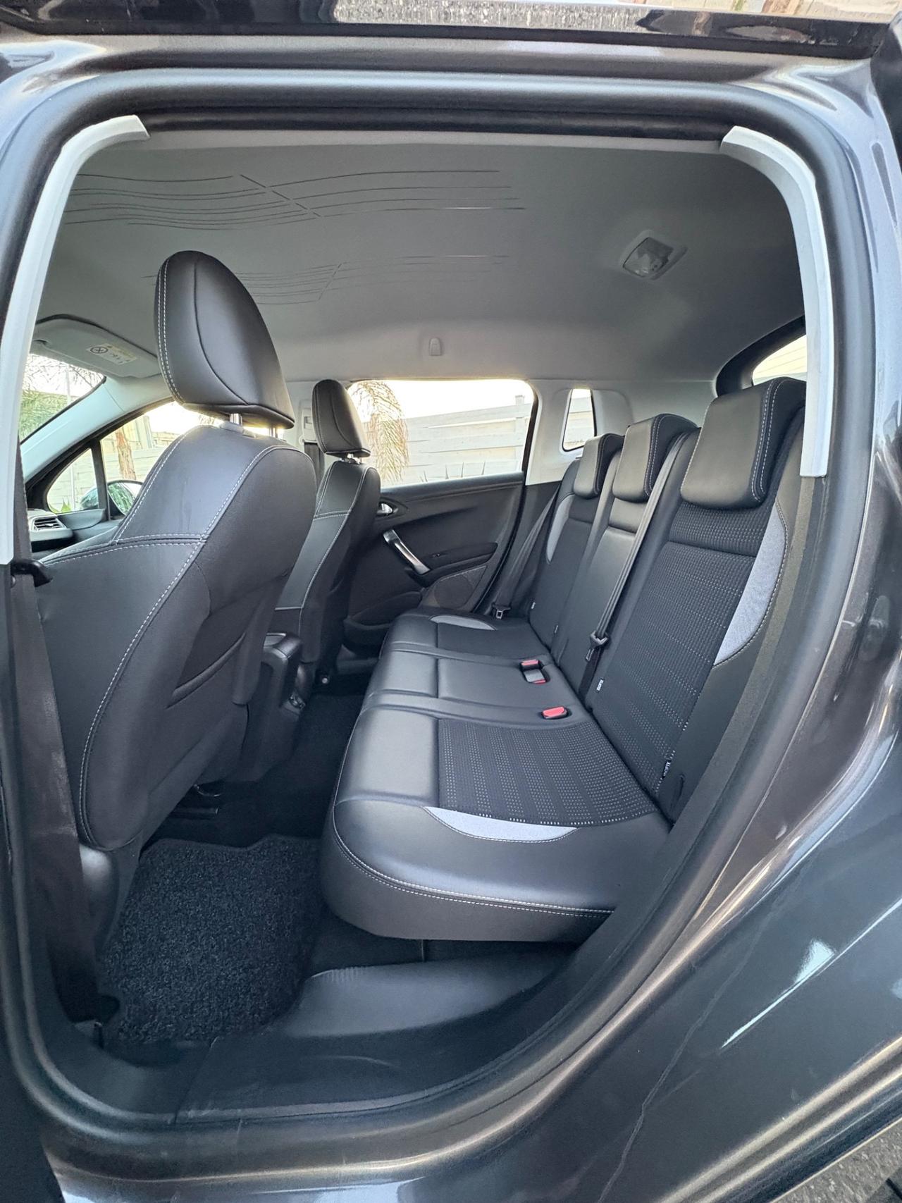 Peugeot 2008 Allure unico proprietario tagliando e distribuzione ok
