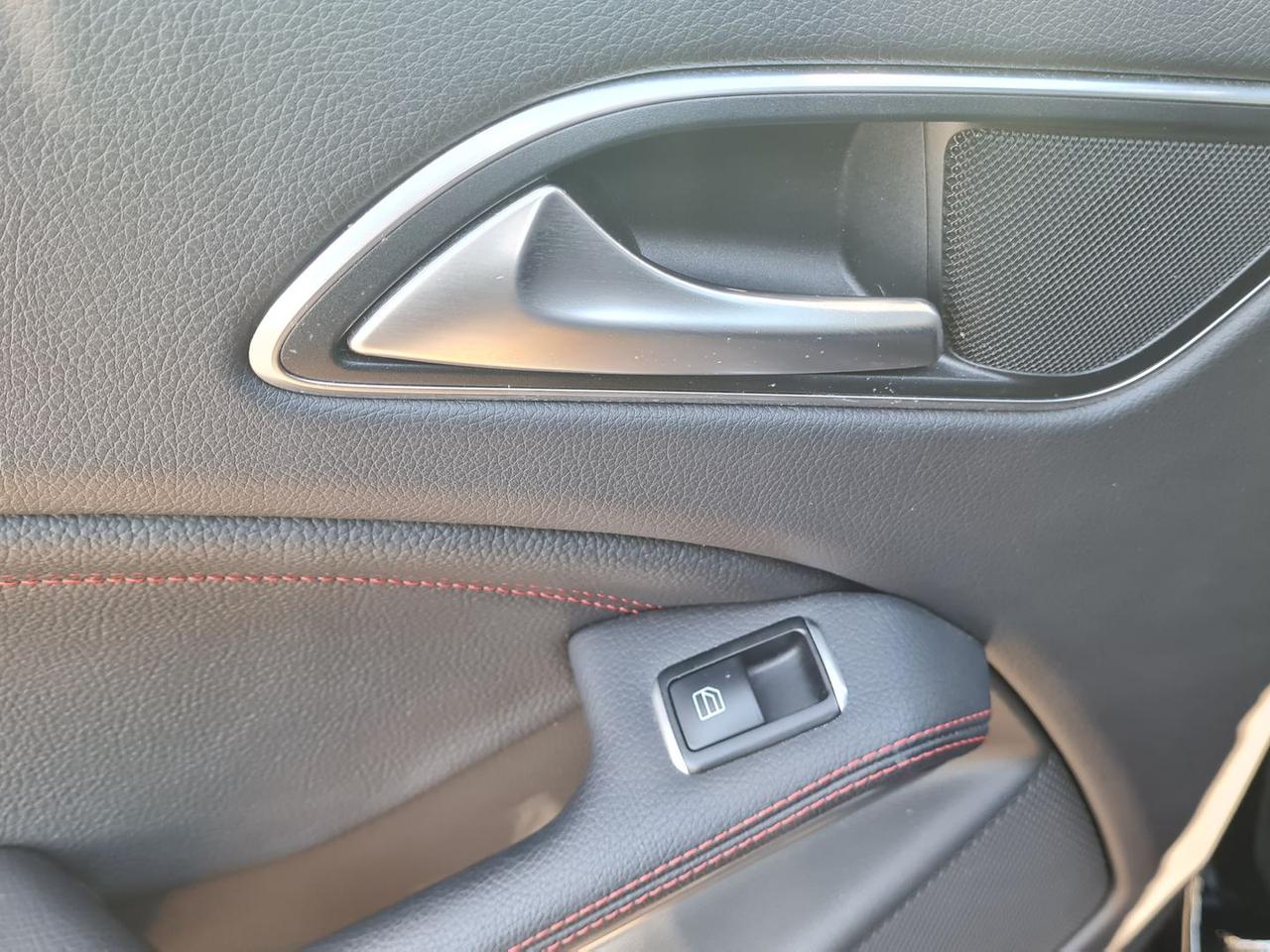 Mercedes-Benz GLA 250 Premium #8103