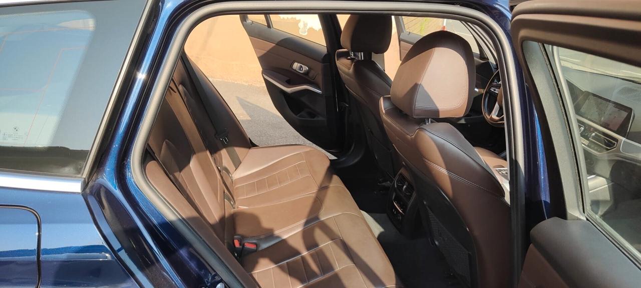 Bmw 320 320d Touring luxury aut. NEW MODEL