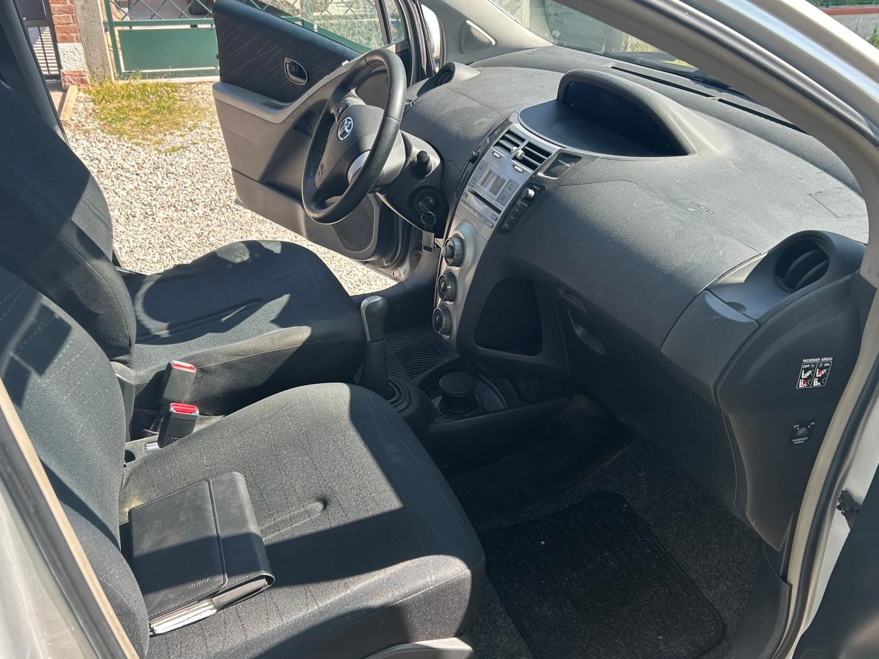 Toyota Yaris 1.0 5 porte Sol