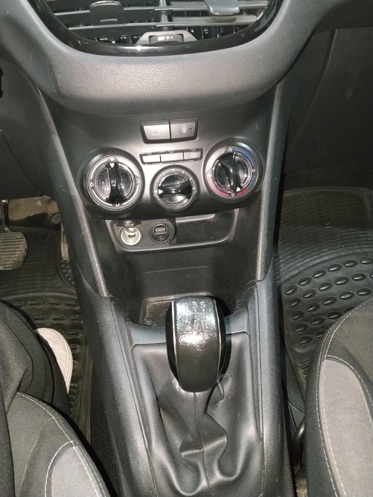 Peugeot 208 1.4 diesel 2014 CON GARANZIA