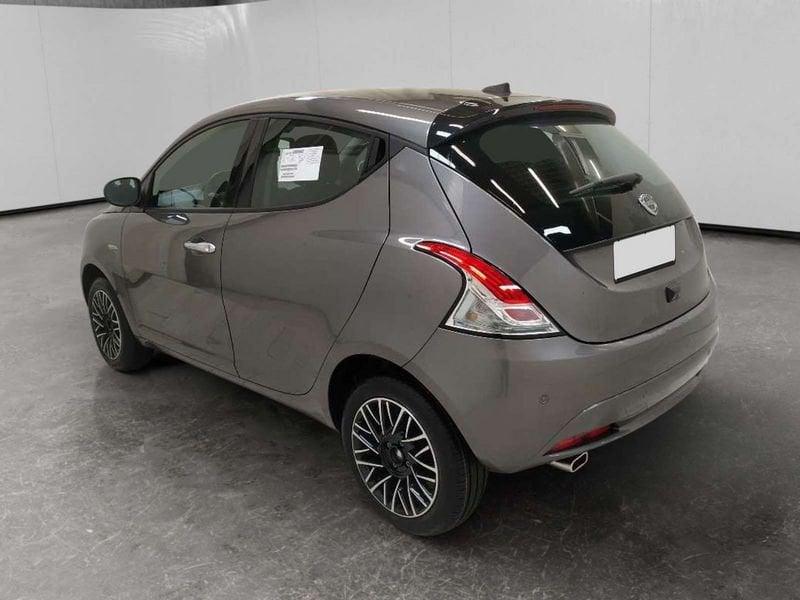 Lancia Ypsilon 1.0 firefly hybrid Platino s&s 70cv