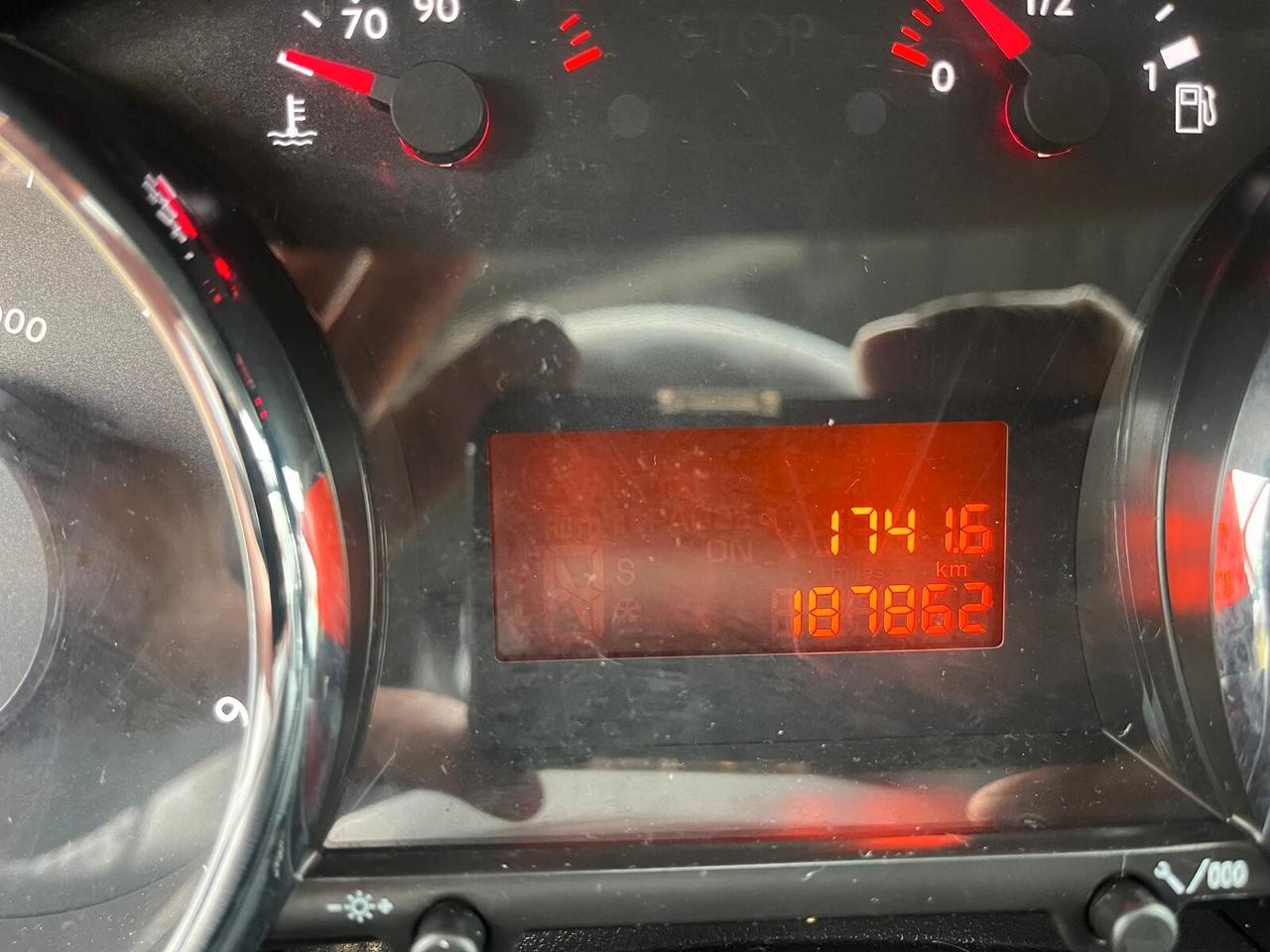 Peugeot 5008 1.6 HDi 112CV Active