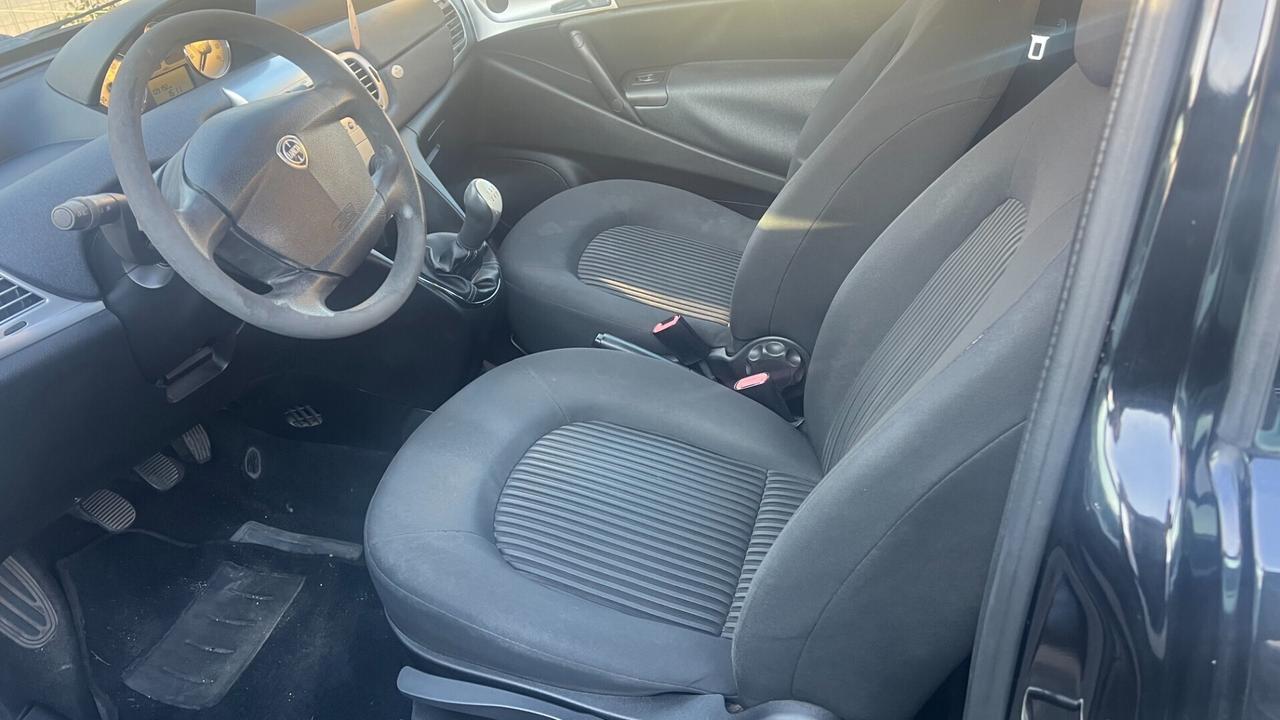 Lancia Ypsilon 1.3 MJT 75 CV Platino* ok neopatent
